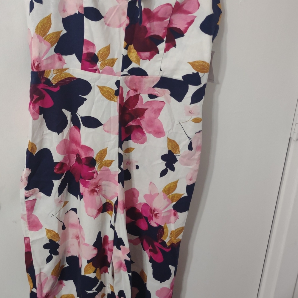 Old Navy Pink and Blue Cropped Floral Pants